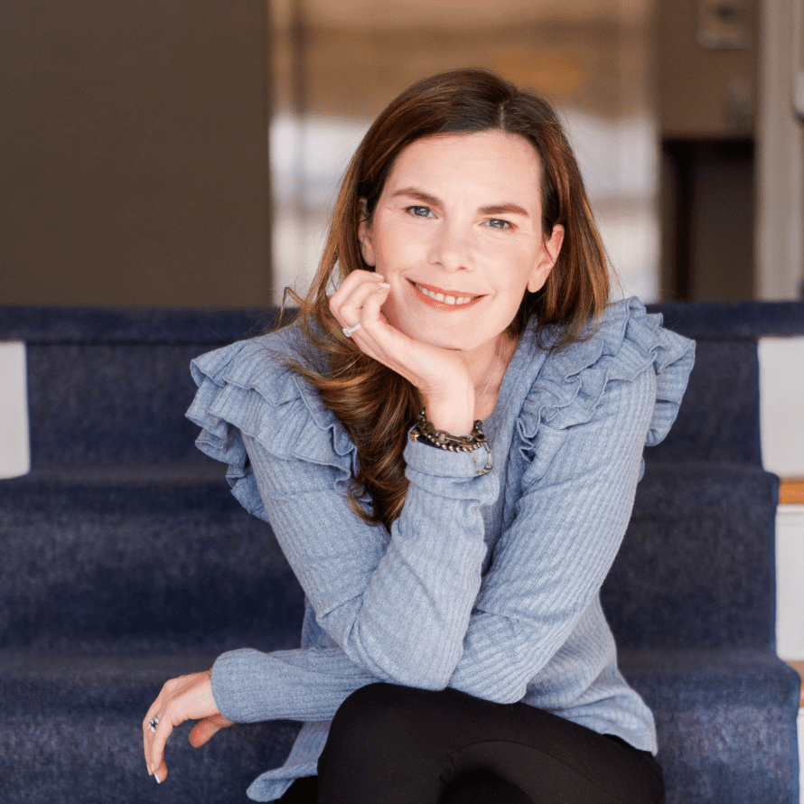 Episode art for episode: “#64: How and when to use food chaining for your picky eater with Heidi Miller, SLP”. Pictured is Heidi Miller sitting on blue stairs.