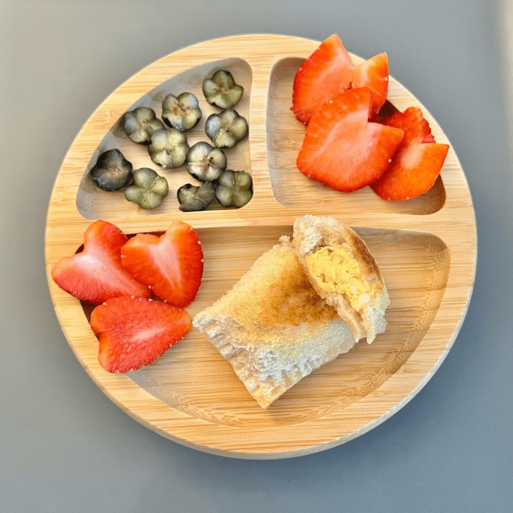 how much baby should eat when parents introduce solids with baby led weaning
