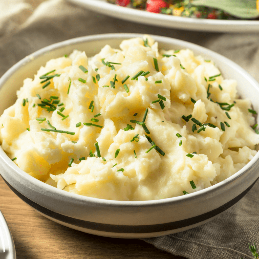 Mashed potatoes in a bowl.
