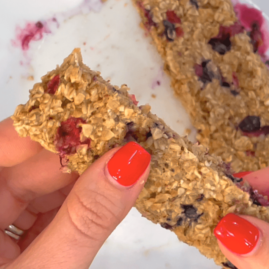 How to serve oatmeal to babies; oatmeal bars made with berries, chia seeds, and choice of milk such as coconut milk or oat milk.