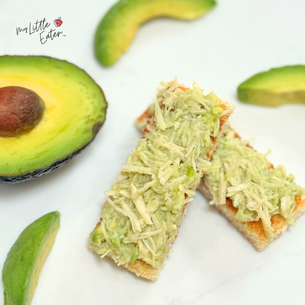 Toast with minced chicken mixed with avocado.