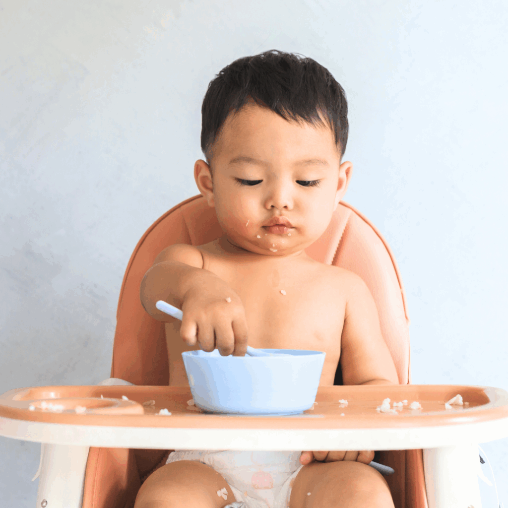 Baby self-feeding pureed food
